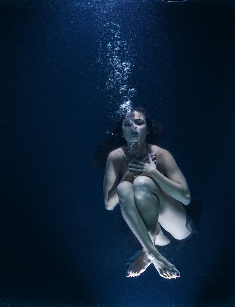 woman, swimming, underwater, nightmare, breath, air bubbles, dream, horror